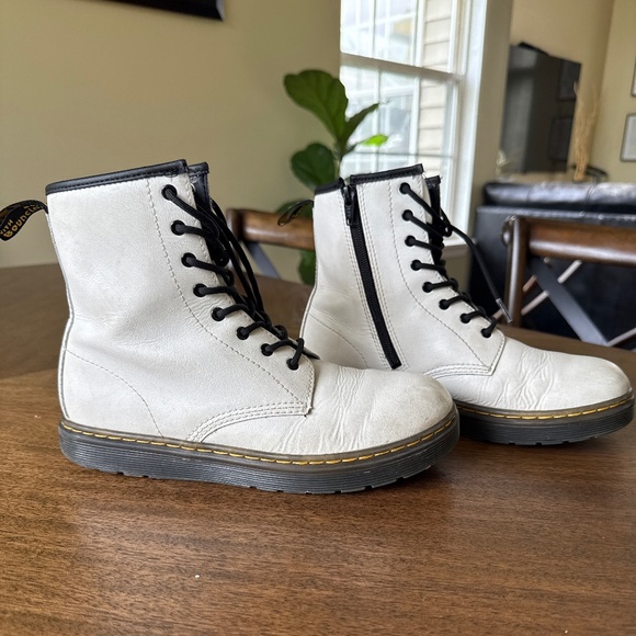 Dr. Martens 1460 J Combat White Boots Youth Size US 7, EU 38 - Picture 1 of 7
